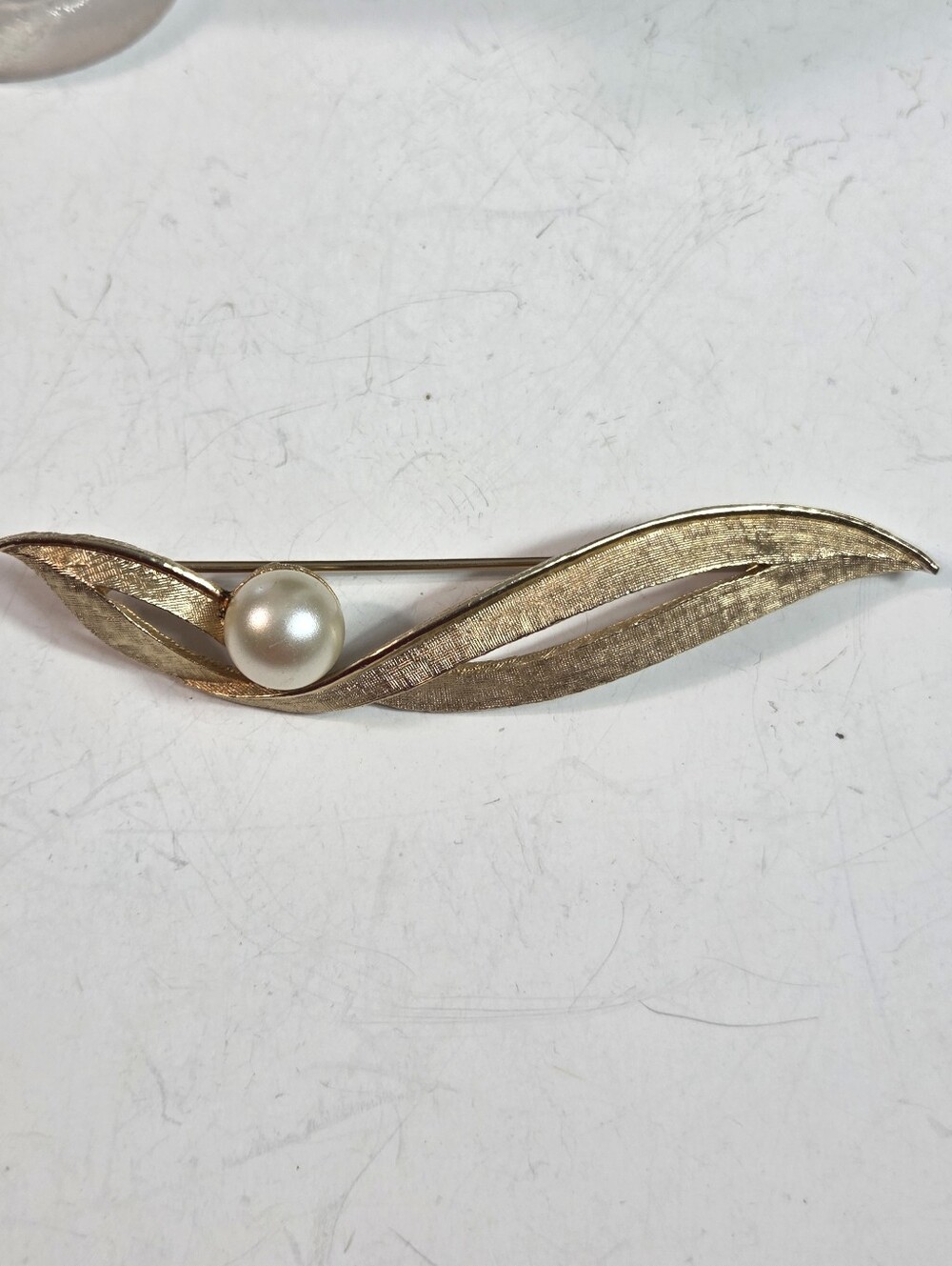 vtg coro 50s large swag faux pearl set brooch pin textured gold tone elegant